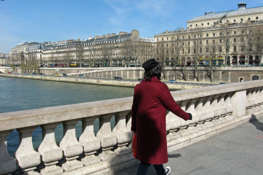 Walking to Louvre in Paris